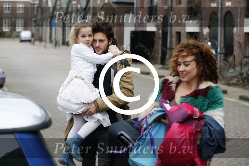Amsterdam 6 februari 2016
Katja Schuurman en haar vriend Freek v Noortwijk hallen samen Sammie op bij haar vader Thijs Romer. Thijs woont net in een ander appartement.