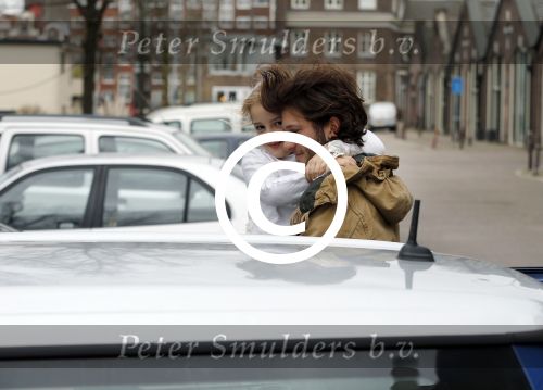 Amsterdam 6 februari 2016
Katja Schuurman en haar vriend Freek v Noortwijk hallen samen Sammie op bij haar vader Thijs Romer. Thijs woont net in een ander appartement.