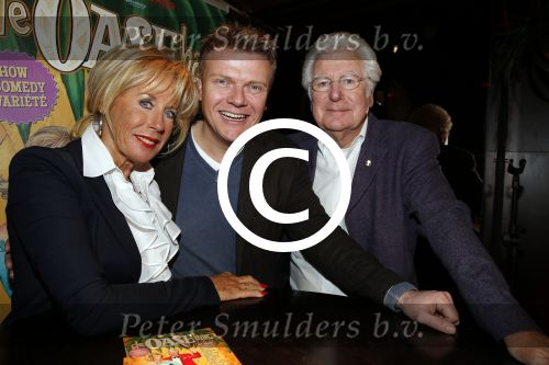 Rotterdam 21 januari 2016
Presentatie de oase bar met oa Gerard Cox Joke Bruijs Brigitte Kaandorp Ron Brandsteder Jacques Herb Johnny Kraaykamp jr Tony Neef Ernst Daniel Smid Veldhuis en Kemper en Martin v Waardenberg.