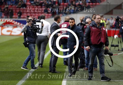 Amsterdam 7 februari 2016
Afscheid John Heitinga voor de wedstrijd AJAX-Feyenoord in de arena.
Zijn vrouw Charlotte Sophie en kinderen Jezebel en Lennox zijn ook aanwezig.
Giovanni v Bronkhorst en Frank de Boer