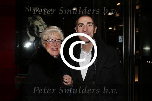 Amsterdam 3 februari 2016
Premiere Simone Kleinsma in het nieuwe de la mar theater.
Johan Nijenhuis en moeder