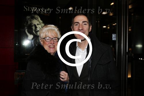 Amsterdam 3 februari 2016
Premiere Simone Kleinsma in het nieuwe de la mar theater.
Johan Nijenhuis en moeder