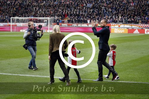 Amsterdam 7 februari 2016
Afscheid John Heitinga voor de wedstrijd AJAX-Feyenoord in de arena.
Zijn vrouw Charlotte Sophie en kinderen Jezebel en Lennox zijn ook aanwezig.