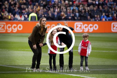 Amsterdam 7 februari 2016
Afscheid John Heitinga voor de wedstrijd AJAX-Feyenoord in de arena.
Zijn vrouw Charlotte Sophie en kinderen Jezebel en Lennox zijn ook aanwezig.