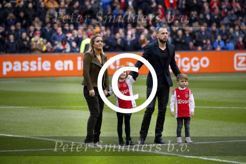 Amsterdam 7 februari 2016
Afscheid John Heitinga voor de wedstrijd AJAX-Feyenoord in de arena.
Zijn vrouw Charlotte Sophie en kinderen Jezebel en Lennox zijn ook aanwezig.