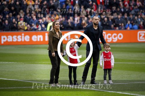 Amsterdam 7 februari 2016
Afscheid John Heitinga voor de wedstrijd AJAX-Feyenoord in de arena.
Zijn vrouw Charlotte Sophie en kinderen Jezebel en Lennox zijn ook aanwezig.