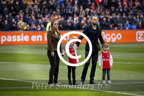 Amsterdam 7 februari 2016
Afscheid John Heitinga voor de wedstrijd AJAX-Feyenoord in de arena.
Zijn vrouw Charlotte Sophie en kinderen Jezebel en Lennox zijn ook aanwezig.