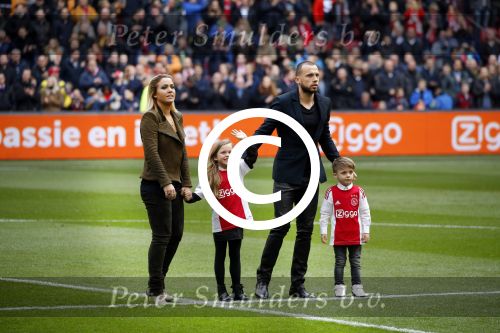 Amsterdam 7 februari 2016
Afscheid John Heitinga voor de wedstrijd AJAX-Feyenoord in de arena.
Zijn vrouw Charlotte Sophie en kinderen Jezebel en Lennox zijn ook aanwezig.