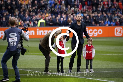 Amsterdam 7 februari 2016
Afscheid John Heitinga voor de wedstrijd AJAX-Feyenoord in de arena.
Zijn vrouw Charlotte Sophie en kinderen Jezebel en Lennox zijn ook aanwezig.