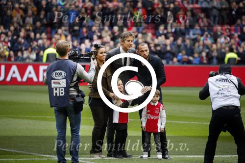 Amsterdam 7 februari 2016
Afscheid John Heitinga voor de wedstrijd AJAX-Feyenoord in de arena.
Zijn vrouw Charlotte Sophie en kinderen Jezebel en Lennox zijn ook aanwezig.
Edwin v d Sar