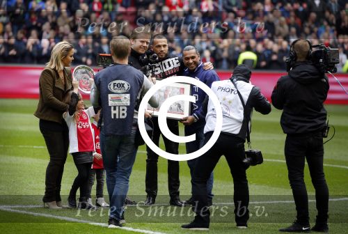Amsterdam 7 februari 2016
Afscheid John Heitinga voor de wedstrijd AJAX-Feyenoord in de arena.
Zijn vrouw Charlotte Sophie en kinderen Jezebel en Lennox zijn ook aanwezig.