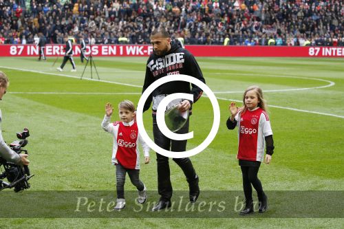 Amsterdam 7 februari 2016
Afscheid John Heitinga voor de wedstrijd AJAX-Feyenoord in de arena.
Zijn vrouw Charlotte Sophie en kinderen Jezebel en Lennox zijn ook aanwezig.