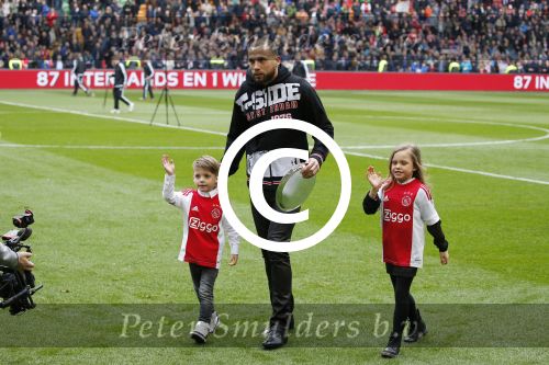 Amsterdam 7 februari 2016
Afscheid John Heitinga voor de wedstrijd AJAX-Feyenoord in de arena.
Zijn vrouw Charlotte Sophie en kinderen Jezebel en Lennox zijn ook aanwezig.