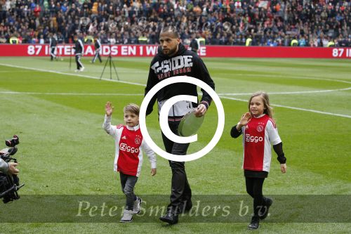 Amsterdam 7 februari 2016
Afscheid John Heitinga voor de wedstrijd AJAX-Feyenoord in de arena.
Zijn vrouw Charlotte Sophie en kinderen Jezebel en Lennox zijn ook aanwezig.