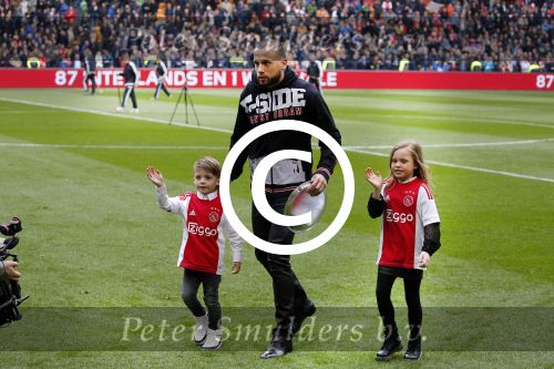 Amsterdam 7 februari 2016
Afscheid John Heitinga voor de wedstrijd AJAX-Feyenoord in de arena.
Zijn vrouw Charlotte Sophie en kinderen Jezebel en Lennox zijn ook aanwezig.