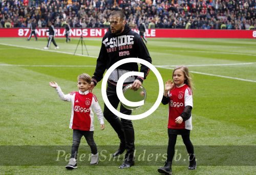 Amsterdam 7 februari 2016
Afscheid John Heitinga voor de wedstrijd AJAX-Feyenoord in de arena.
Zijn vrouw Charlotte Sophie en kinderen Jezebel en Lennox zijn ook aanwezig.