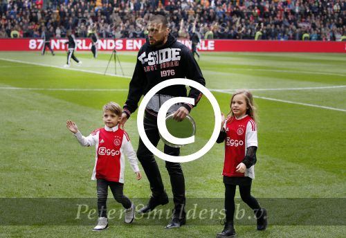 Amsterdam 7 februari 2016
Afscheid John Heitinga voor de wedstrijd AJAX-Feyenoord in de arena.
Zijn vrouw Charlotte Sophie en kinderen Jezebel en Lennox zijn ook aanwezig.