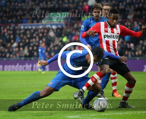 Eindhoven, 24 Januari 2016
Kompetitiewedstrijd PSV-FC Twente, eindstand 4-2
Eindhoven, 24 Januari 2016
Kompetitiewedstrijd PSV-FC Twente, eindstand 4-2
Joshua Brenet in duel met Tapia