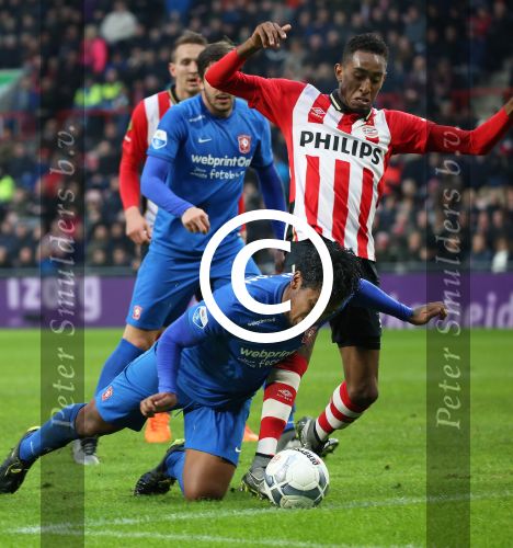 Eindhoven, 24 Januari 2016
Kompetitiewedstrijd PSV-FC Twente, eindstand 4-2
Eindhoven, 24 Januari 2016
Kompetitiewedstrijd PSV-FC Twente, eindstand 4-2
Joshua Brenet in duel met Tapia