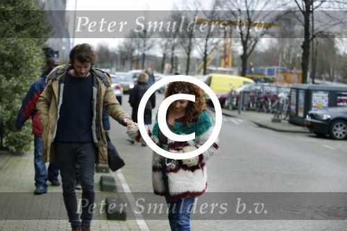 Amsterdam 6 februari 2016
Katja Schuurman en haar vriend Freek v Noortwijk hallen samen Sammie op bij haar vader Thijs Romer. Thijs woont net in een ander appartement.