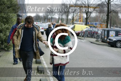 Amsterdam 6 februari 2016
Katja Schuurman en haar vriend Freek v Noortwijk hallen samen Sammie op bij haar vader Thijs Romer. Thijs woont net in een ander appartement.