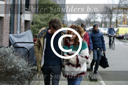 Amsterdam 6 februari 2016
Katja Schuurman en haar vriend Freek v Noortwijk hallen samen Sammie op bij haar vader Thijs Romer. Thijs woont net in een ander appartement.