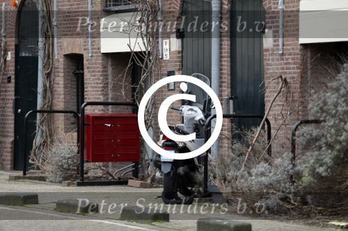 Amsterdam 6 februari 2016
Katja Schuurman en haar vriend Freek v Noortwijk hallen samen Sammie op bij haar vader Thijs Romer. Thijs woont net in een ander appartement.
