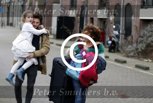 Amsterdam 6 februari 2016
Katja Schuurman en haar vriend Freek v Noortwijk hallen samen Sammie op bij haar vader Thijs Romer. Thijs woont net in een ander appartement.