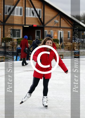 Biddinghuizen 31 januari 2016
Training voor de hollandse 100 op de schaatsbaan van Biddinghuizen. Aanwezig oa Prins Bernhard jr met kinderen Prinses Marilene Prins Maurits en Prinses Anna Prins Pieter Christiaan Prinses Emma Prinses Margriet Leontien Zijlaard v Moorsel met man Michael Zijlaard en dochter Indy Rosanna Kluivert met Patrick Nino Demy Shane en Justin Kluivert.