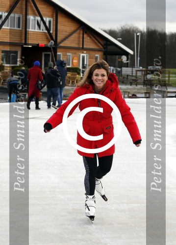 Biddinghuizen 31 januari 2016
Training voor de hollandse 100 op de schaatsbaan van Biddinghuizen. Aanwezig oa Prins Bernhard jr met kinderen Prinses Marilene Prins Maurits en Prinses Anna Prins Pieter Christiaan Prinses Emma Prinses Margriet Leontien Zijlaard v Moorsel met man Michael Zijlaard en dochter Indy Rosanna Kluivert met Patrick Nino Demy Shane en Justin Kluivert.