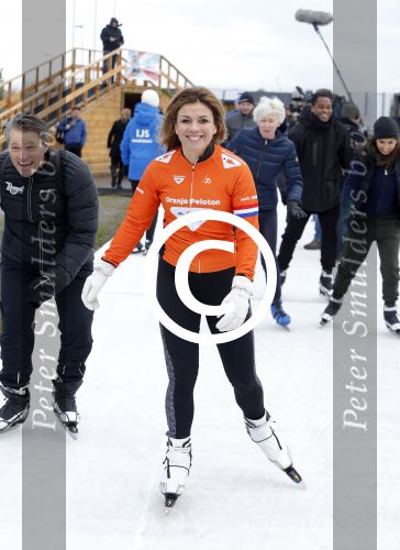 Biddinghuizen 31 januari 2016
Training voor de hollandse 100 op de schaatsbaan van Biddinghuizen. Aanwezig oa Prins Bernhard jr met kinderen Prinses Marilene Prins Maurits en Prinses Anna Prins Pieter Christiaan Prinses Emma Prinses Margriet Leontien Zijlaard v Moorsel met man Michael Zijlaard en dochter Indy Rosanna Kluivert met Patrick Nino Demy Shane en Justin Kluivert.