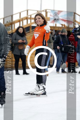 Biddinghuizen 31 januari 2016
Training voor de hollandse 100 op de schaatsbaan van Biddinghuizen. Aanwezig oa Prins Bernhard jr met kinderen Prinses Marilene Prins Maurits en Prinses Anna Prins Pieter Christiaan Prinses Emma Prinses Margriet Leontien Zijlaard v Moorsel met man Michael Zijlaard en dochter Indy Rosanna Kluivert met Patrick Nino Demy Shane en Justin Kluivert.