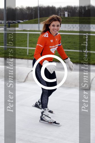 Biddinghuizen 31 januari 2016
Training voor de hollandse 100 op de schaatsbaan van Biddinghuizen. Aanwezig oa Prins Bernhard jr met kinderen Prinses Marilene Prins Maurits en Prinses Anna Prins Pieter Christiaan Prinses Emma Prinses Margriet Leontien Zijlaard v Moorsel met man Michael Zijlaard en dochter Indy Rosanna Kluivert met Patrick Nino Demy Shane en Justin Kluivert.