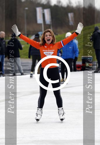 Biddinghuizen 31 januari 2016
Training voor de hollandse 100 op de schaatsbaan van Biddinghuizen. Aanwezig oa Prins Bernhard jr met kinderen Prinses Marilene Prins Maurits en Prinses Anna Prins Pieter Christiaan Prinses Emma Prinses Margriet Leontien Zijlaard v Moorsel met man Michael Zijlaard en dochter Indy Rosanna Kluivert met Patrick Nino Demy Shane en Justin Kluivert.