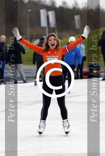 Biddinghuizen 31 januari 2016
Training voor de hollandse 100 op de schaatsbaan van Biddinghuizen. Aanwezig oa Prins Bernhard jr met kinderen Prinses Marilene Prins Maurits en Prinses Anna Prins Pieter Christiaan Prinses Emma Prinses Margriet Leontien Zijlaard v Moorsel met man Michael Zijlaard en dochter Indy Rosanna Kluivert met Patrick Nino Demy Shane en Justin Kluivert.