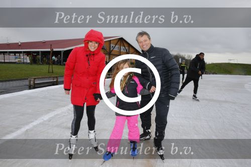 Biddinghuizen 31 januari 2016
Training voor de hollandse 100 op de schaatsbaan van Biddinghuizen. Aanwezig oa Prins Bernhard jr met kinderen Prinses Marilene Prins Maurits en Prinses Anna Prins Pieter Christiaan Prinses Emma Prinses Margriet Leontien Zijlaard v Moorsel met man Michael Zijlaard en dochter Indy Rosanna Kluivert met Patrick Nino Demy Shane en Justin Kluivert.