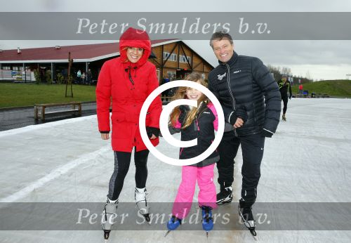 Biddinghuizen 31 januari 2016
Training voor de hollandse 100 op de schaatsbaan van Biddinghuizen. Aanwezig oa Prins Bernhard jr met kinderen Prinses Marilene Prins Maurits en Prinses Anna Prins Pieter Christiaan Prinses Emma Prinses Margriet Leontien Zijlaard v Moorsel met man Michael Zijlaard en dochter Indy Rosanna Kluivert met Patrick Nino Demy Shane en Justin Kluivert.