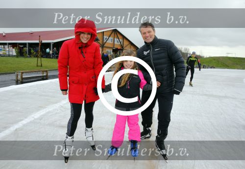 Biddinghuizen 31 januari 2016
Training voor de hollandse 100 op de schaatsbaan van Biddinghuizen. Aanwezig oa Prins Bernhard jr met kinderen Prinses Marilene Prins Maurits en Prinses Anna Prins Pieter Christiaan Prinses Emma Prinses Margriet Leontien Zijlaard v Moorsel met man Michael Zijlaard en dochter Indy Rosanna Kluivert met Patrick Nino Demy Shane en Justin Kluivert.
