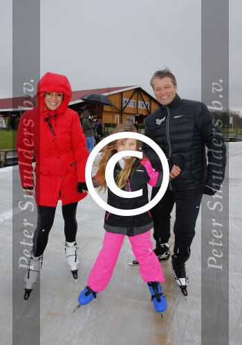 Biddinghuizen 31 januari 2016
Training voor de hollandse 100 op de schaatsbaan van Biddinghuizen. Aanwezig oa Prins Bernhard jr met kinderen Prinses Marilene Prins Maurits en Prinses Anna Prins Pieter Christiaan Prinses Emma Prinses Margriet Leontien Zijlaard v Moorsel met man Michael Zijlaard en dochter Indy Rosanna Kluivert met Patrick Nino Demy Shane en Justin Kluivert.