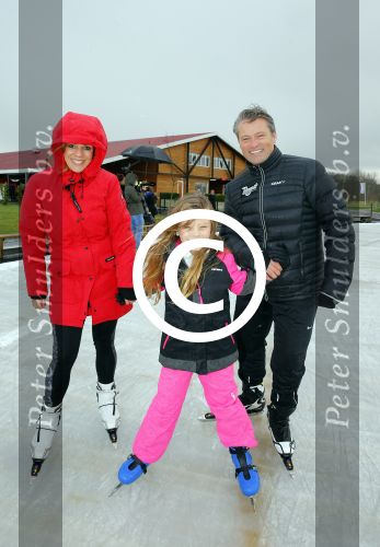 Biddinghuizen 31 januari 2016
Training voor de hollandse 100 op de schaatsbaan van Biddinghuizen. Aanwezig oa Prins Bernhard jr met kinderen Prinses Marilene Prins Maurits en Prinses Anna Prins Pieter Christiaan Prinses Emma Prinses Margriet Leontien Zijlaard v Moorsel met man Michael Zijlaard en dochter Indy Rosanna Kluivert met Patrick Nino Demy Shane en Justin Kluivert.