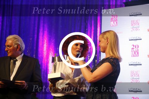 Amsterdam 18 januari 2016
Uitreiking Beau monde awards in het Amstel Hotel.
Leontine Borsato met Hans Pouleijn