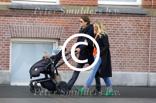 Amsterdam 23 januari 2016 
Lieke v Lexmond met vriend Bas v Veggel en zoontje aan het wandelen in Amsterdam zuid.