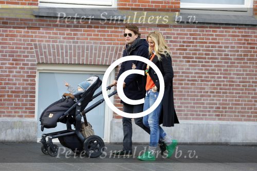 Amsterdam 23 januari 2016 
Lieke v Lexmond met vriend Bas v Veggel en zoontje aan het wandelen in Amsterdam zuid.