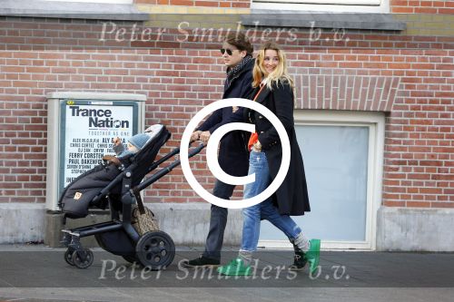Amsterdam 23 januari 2016 
Lieke v Lexmond met vriend Bas v Veggel en zoontje aan het wandelen in Amsterdam zuid.
