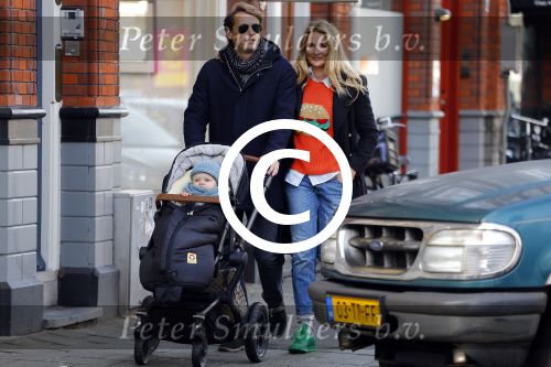Amsterdam 23 januari 2016 
Lieke v Lexmond met vriend Bas v Veggel en zoontje aan het wandelen in Amsterdam zuid.
