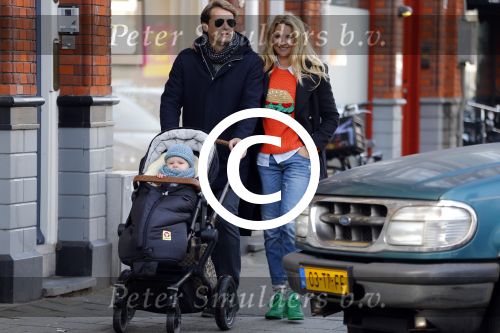 Amsterdam 23 januari 2016 
Lieke v Lexmond met vriend Bas v Veggel en zoontje aan het wandelen in Amsterdam zuid.