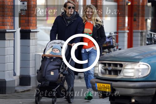 Amsterdam 23 januari 2016 
Lieke v Lexmond met vriend Bas v Veggel en zoontje aan het wandelen in Amsterdam zuid.