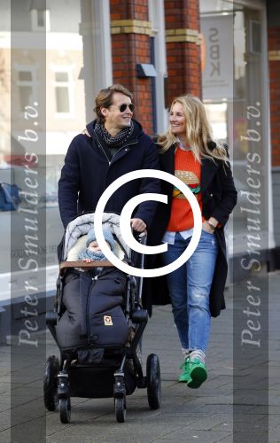 Amsterdam 23 januari 2016 
Lieke v Lexmond met vriend Bas v Veggel en zoontje aan het wandelen in Amsterdam zuid.