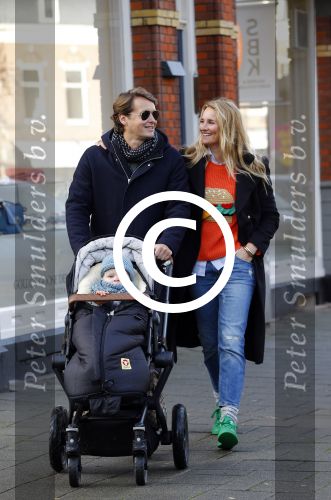 Amsterdam 23 januari 2016 
Lieke v Lexmond met vriend Bas v Veggel en zoontje aan het wandelen in Amsterdam zuid.