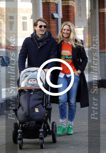 Amsterdam 23 januari 2016 
Lieke v Lexmond met vriend Bas v Veggel en zoontje aan het wandelen in Amsterdam zuid.